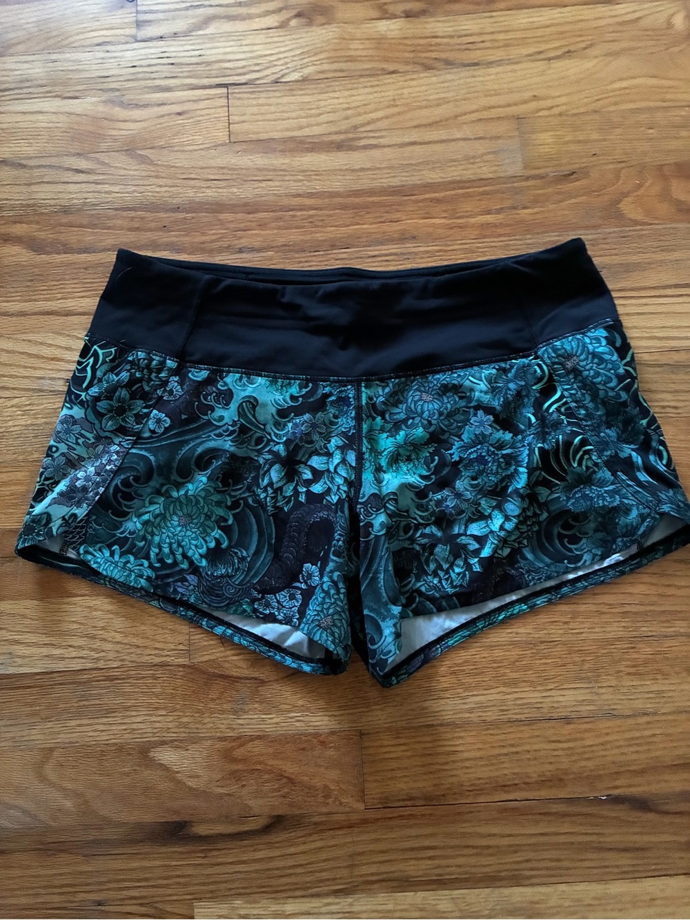 Lululemon Athletica Run Times Short Size 8 - Picture 3 of 6